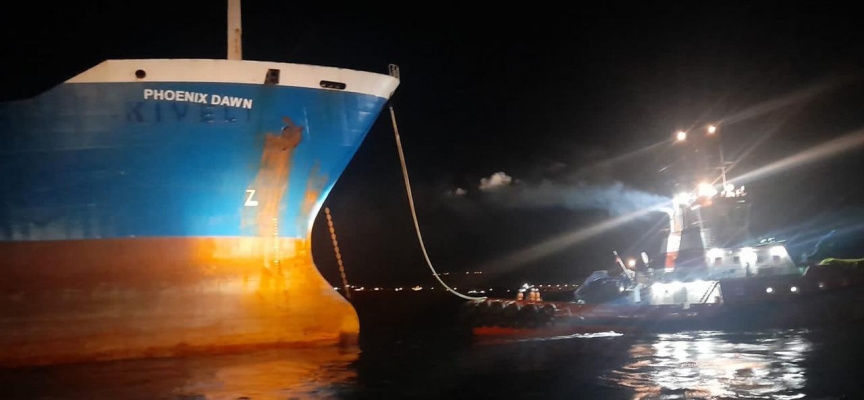 Çanakkale Boğazında arızalanan gemi demirletildi