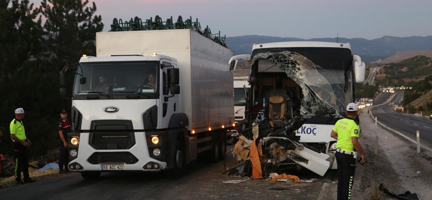 Kastamonu'da otobüs ile traktör çarpıştı: 1 ölü, 12 yaralı