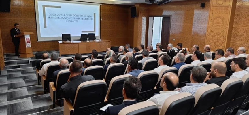 Bayburt’ta eğitim öğretim yılında alınacak asayiş ve trafik tedbirlerine yönelik toplantı düzenlendi