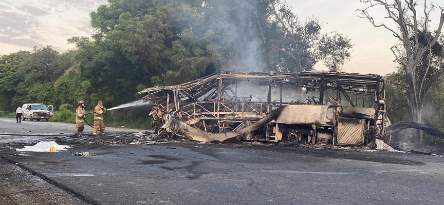 Meksika'da otobüs ile tanker çarpıştı: 18 ölü