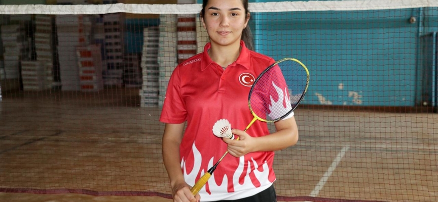 İşitme engelli milli badmintoncu Hale Nur'un hedefi Avrupa şampiyonluğu