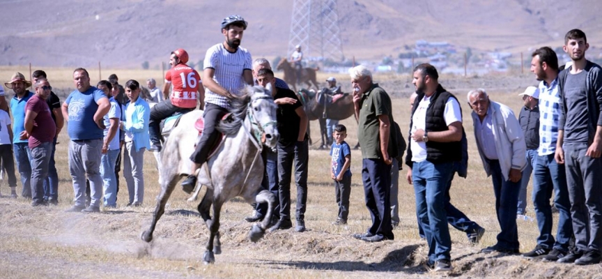 Ardahan'da rahvan atları yarıştı