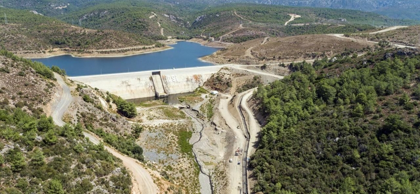 Çeşme'ye içme suyu sağlayacak boru hattında çalışmalar sürüyor