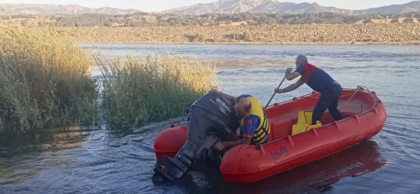 Murat Nehri'nde mahsur kalan kişiyi AFAD ekipleri kurtardı