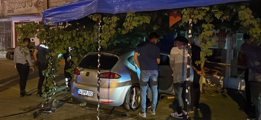 Polisten kaçan otomobil minibüse çarptı: 3 yaralı