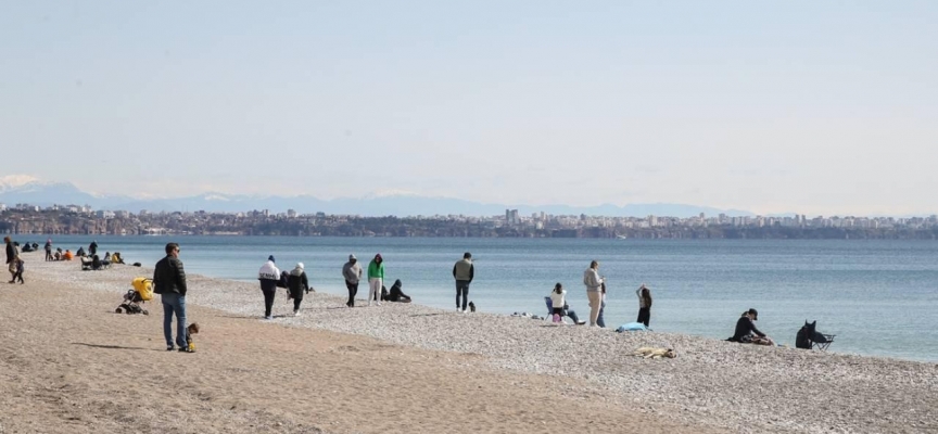 Antalya'da okulların açılmasıyla sahiller boşaldı