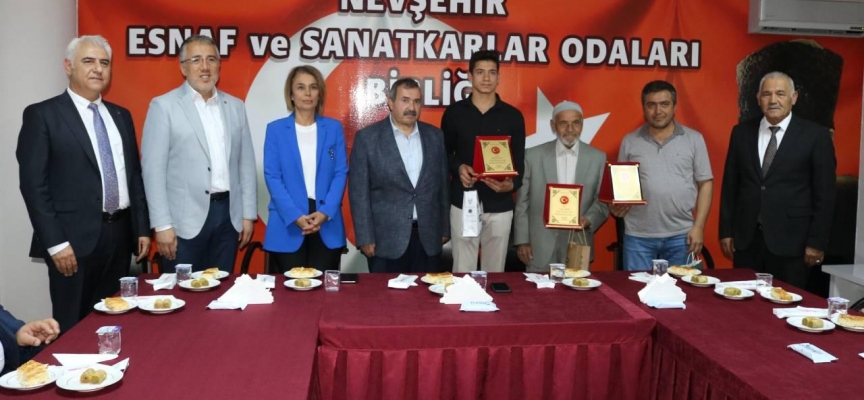 Nevşehir'de yılın ahisi, kalfası ve çırağına plaket verildi