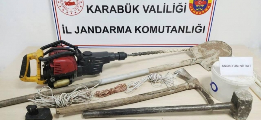 Karabük'te 2 şüpheli izinsiz kazı yaparken suçüstü yakalandı