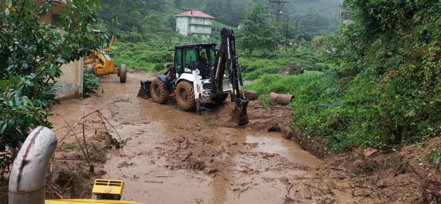 Rize'de şiddetli yağış heyelanlara yol açtı