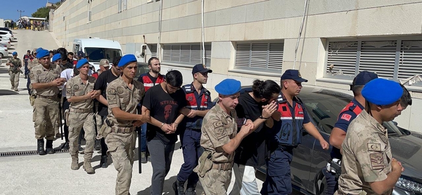 Sahte mesajla dolandırıcılık yapan 28 şüpheli tutuklandı