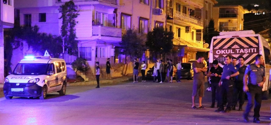 İzmir'de polise bıçaklı saldırı