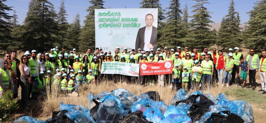 Niğde'de Dünya Temizlik Günü kapsamında çevre temizliği yapıldı