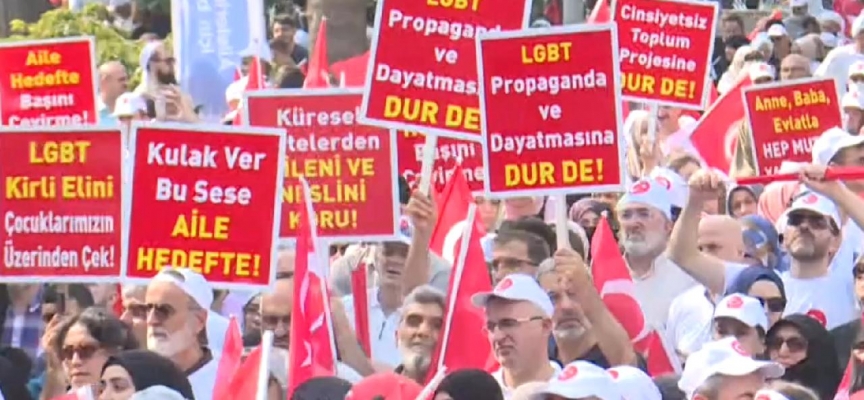 İstanbul'da LGBT'ye karşı 'Büyük Aile Buluşması': 150 STK mitinge destek verdi