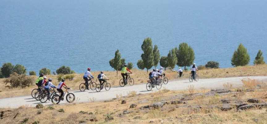 Bitlis'te gönüllüler 40 kilometrelik parkurda pedal çevirdi