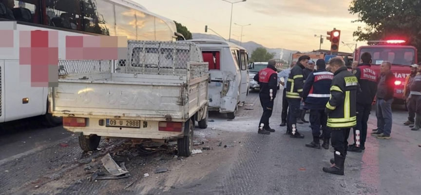 Aydın'da minibüs ve kamyonet çarpıştı: 1 ölü, 6 yaralı