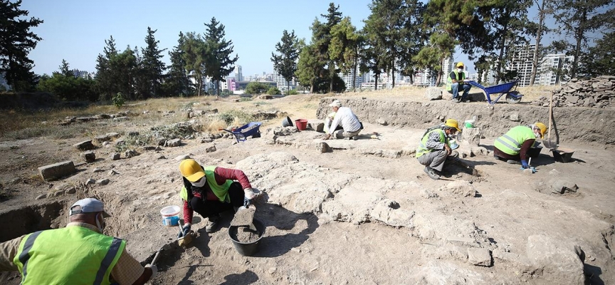 9 bin yıllık Yumuktepe Höyüğü'nün her katmanı titizlikle inceleniyor