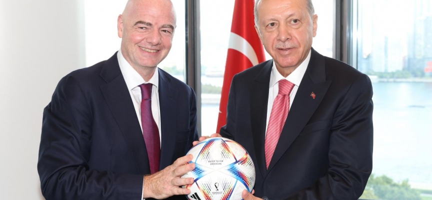 FIFA Başkanı Infantino'dan Cumhurbaşkanı Erdoğan'a özel hediye