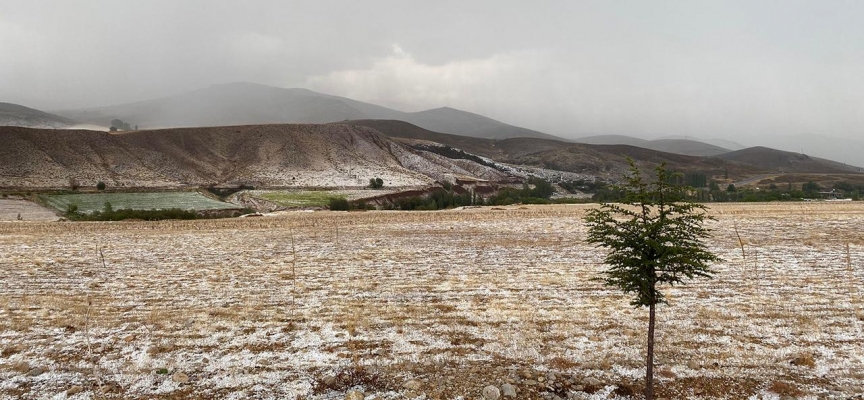 Niğde'yi sağanak ve dolu vurdu