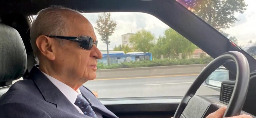 Bahçeli klasik otomobiliyle Ankara turuna çıktı