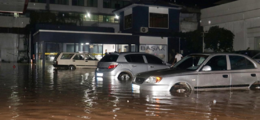 Osmaniye'de fırtına ve sağanak hayatı olumsuz etkiledi