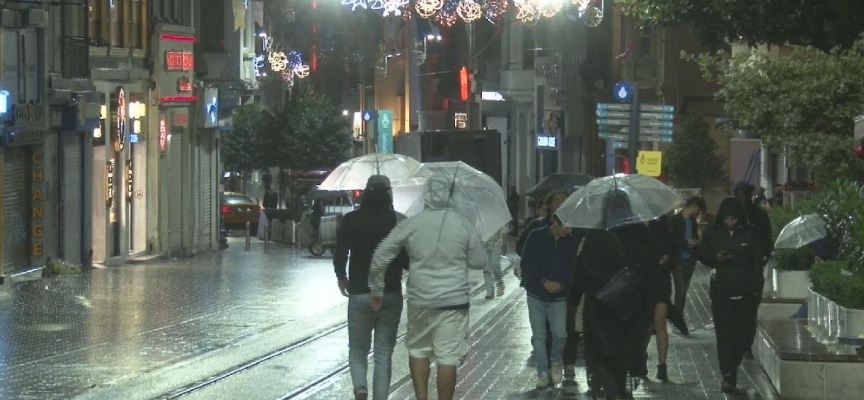 İstanbul'da güne sağanakla başladı