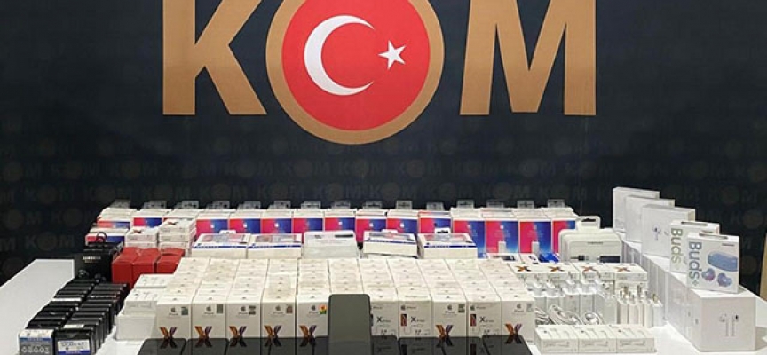 Konya'da gümrük kaçağı 278 cep telefonu ele geçirildi