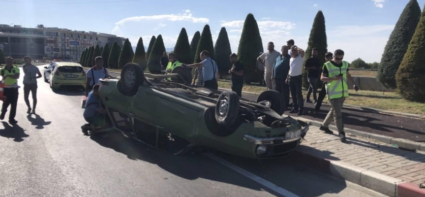 Karaman'da devrilen otomobilin sürücüsü yaralandı