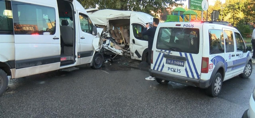 İstanbul'da servis minibüsleri çarpıştı: 4 yaralı