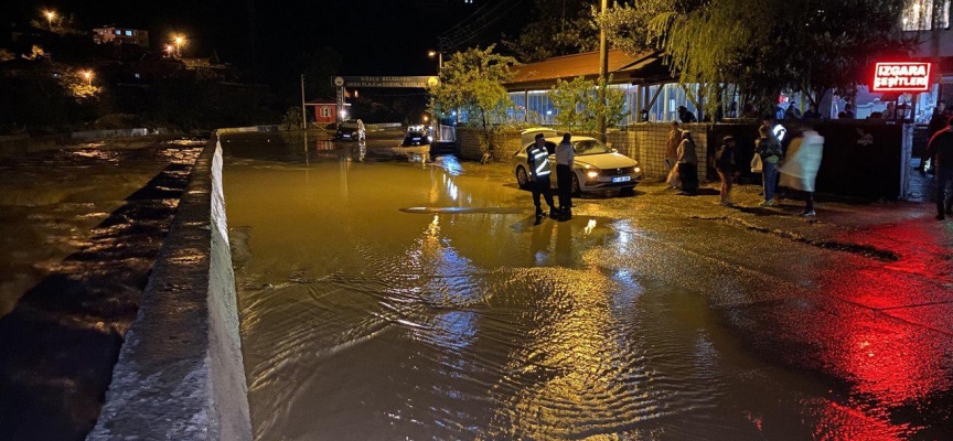 Zonguldak'ta sağanak nedeniyle Ilıksu Deresi taştı: 20 kişi mahsur kaldı