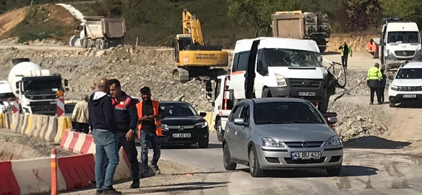 Kocaeli'de minibüsle kamyon çarpıştı: 5 yaralı