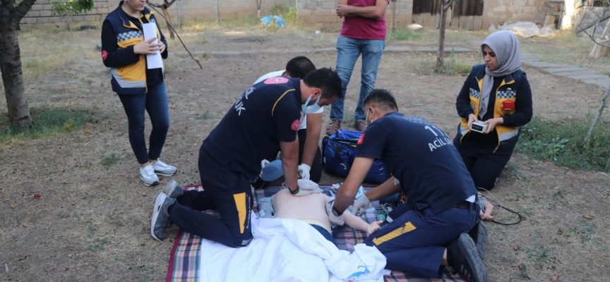 İhbar üzerine gittiler, cansız mankene kalp masajı yaptılar