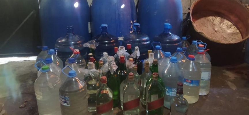 Hatay'da 1715 litre sahte içki ele geçirildi