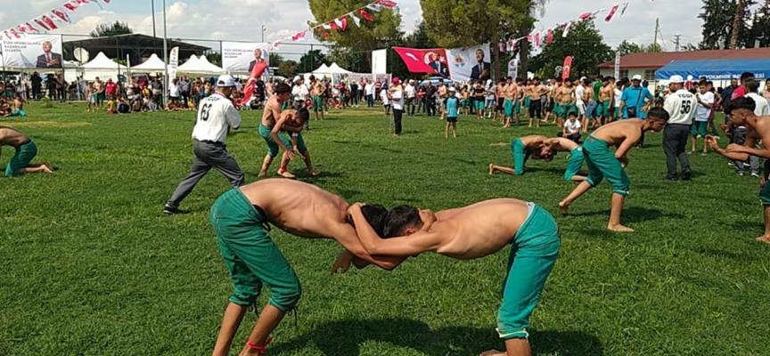 Adana'da İsmet Atlı Karakucak Güreşleri düzenlendi