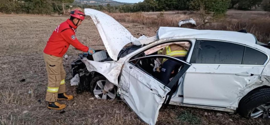 Balıkesir'de otomobil devrildi: 1 ölü, 2 yaralı