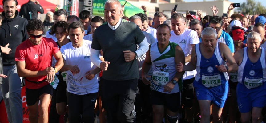 Bakanı Ersoy Uluslararası 7. Gelibolu Maratonu'na katıldı