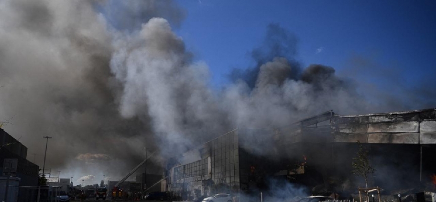 Paris'te bulunan dünyanın en büyük gıda pazarında yangın