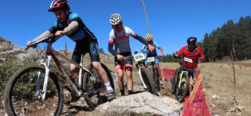 Erzincan'da "Dumanlı MTB Cup/XCO Dağ Bisikleti Yarışları" düzenlendi