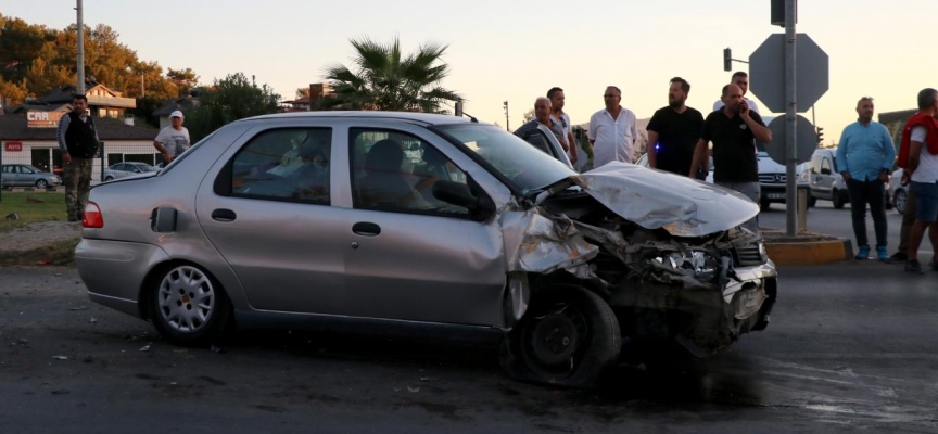 Muğla'da otomobil ile hafif ticari araç çarpıştı: 6 yaralı