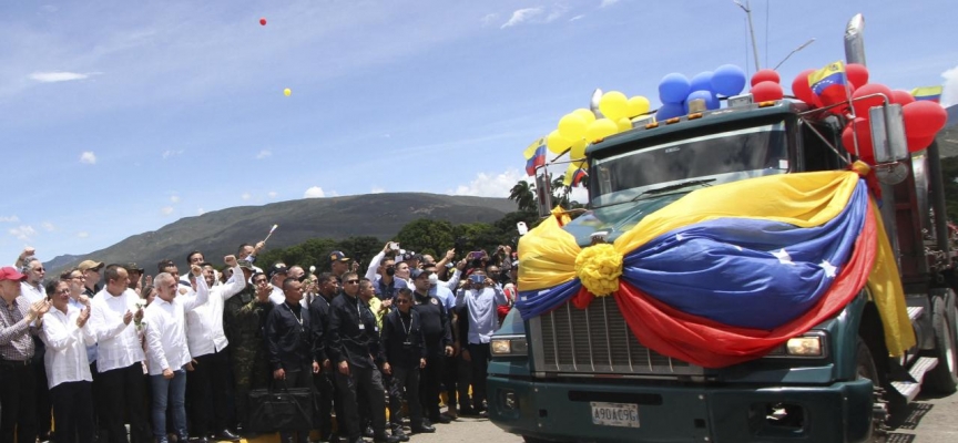 Venezuela-Kolombiya kara sınırı 7 yılın ardından araç trafiğine açıldı