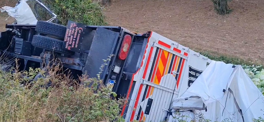 Bursa'da kamyonet ile hafif ticari araç kafa kafaya çarpıştı: 7 yaralı