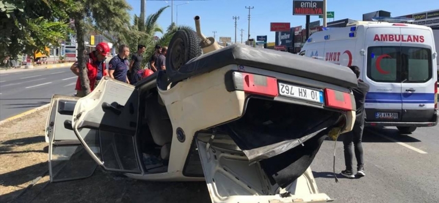 Kamyonun çarpması sonucu ters dönen otomobilin sürücüsü yaralandı