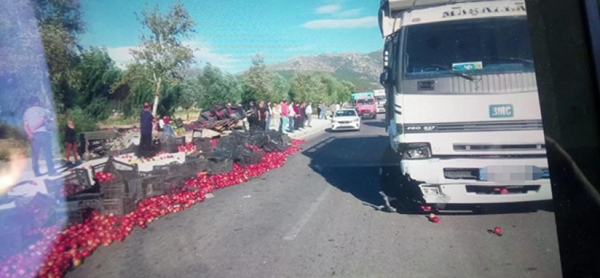 Isparta'da kamyon traktöre çarptı: 2 yaralı