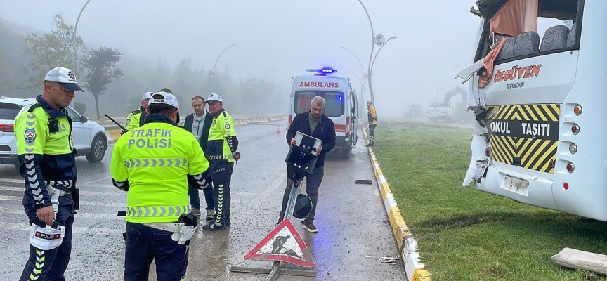 Edirne'de servis araçları çarpıştı: 20 yaralı