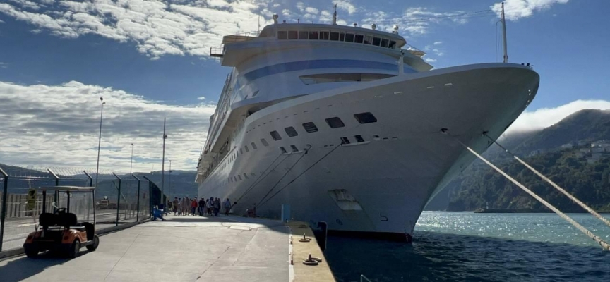 "Astoria Grande" kruvaziyeri üçüncü kez Amasra'ya geldi