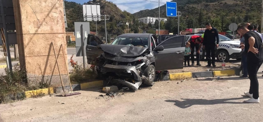 Karabük'te iki otomobil çarpıştı: 1 ölü 6 yaralı