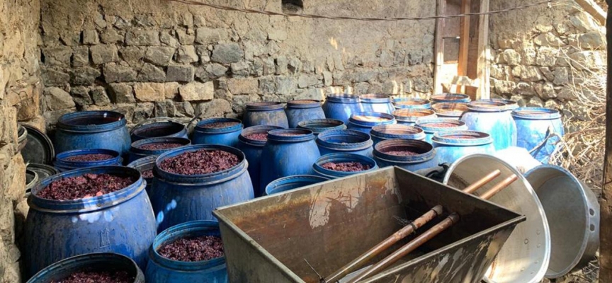 Hatay'da 3 bin 300 litre sahte içki ele geçirildi