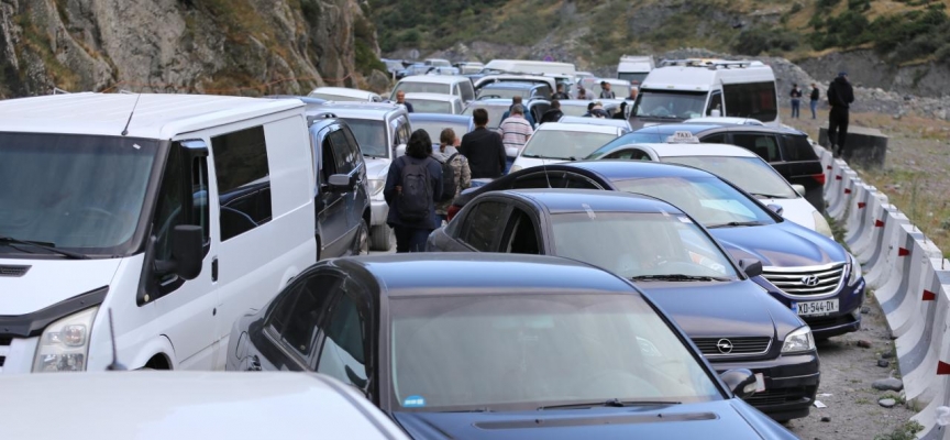 Rusya vatandaşlarının kısmi seferberliğin ardından Gürcistan'a akını sürüyor