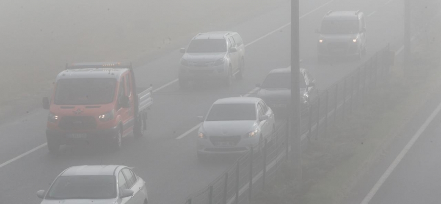 Bolu Dağı'nda etkili olan sis görüş mesafesini düşürdü