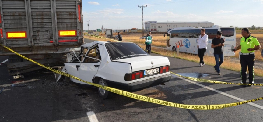 Aksaray'da tıra çarpan otomobildeki 2 kişi öldü