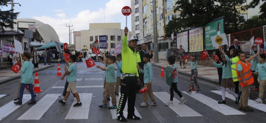 Uşak’ta "Yayalara Öncelik Duruşu, Hayata Saygı Duruşu" etkinliği düzenlendi